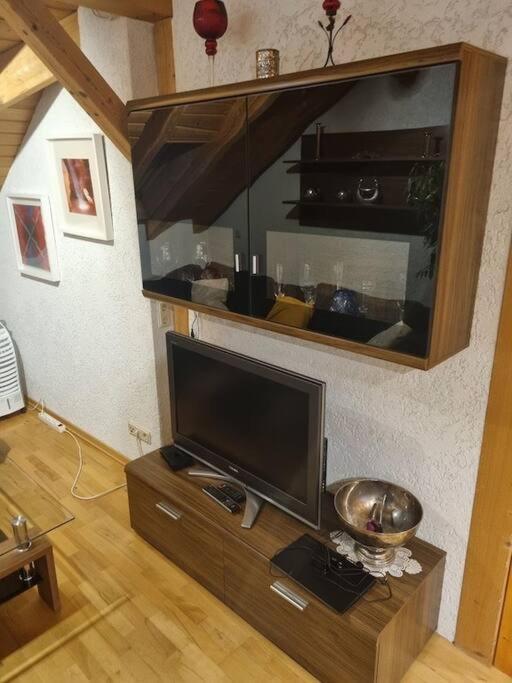 ארפורט Gemuetliche Dachgeschosswohnung מראה חיצוני תמונה